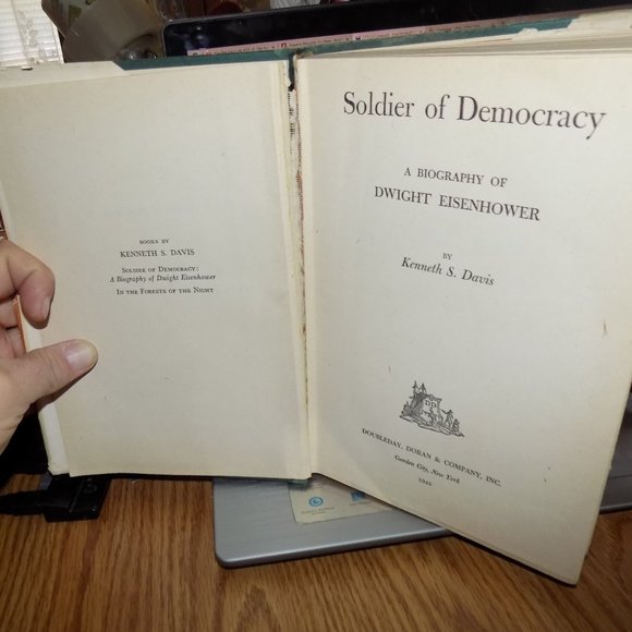1945 HARDBACK BOOK OF SOLDIER OF DEMOCRACY BIOGRAPHY OF DWIGHT D EISENHOWER - Picture 3 of 3